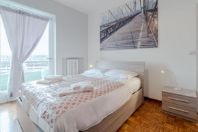 Cenisia Roomy Apt x6- with Balcony